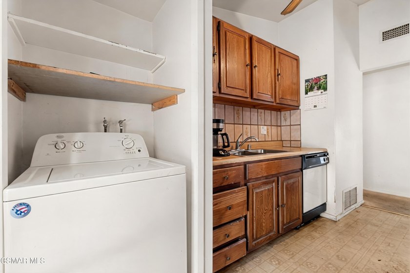 Unlock the possibilities with this rare duplex-zoned property in - photo 46