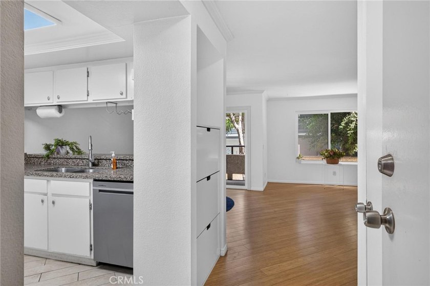 Welcome to this desirable single-level home featuring 2 bedrooms - photo 9
