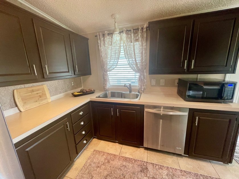 This home has been just reduced and is absolutely Adorable!! - photo 11