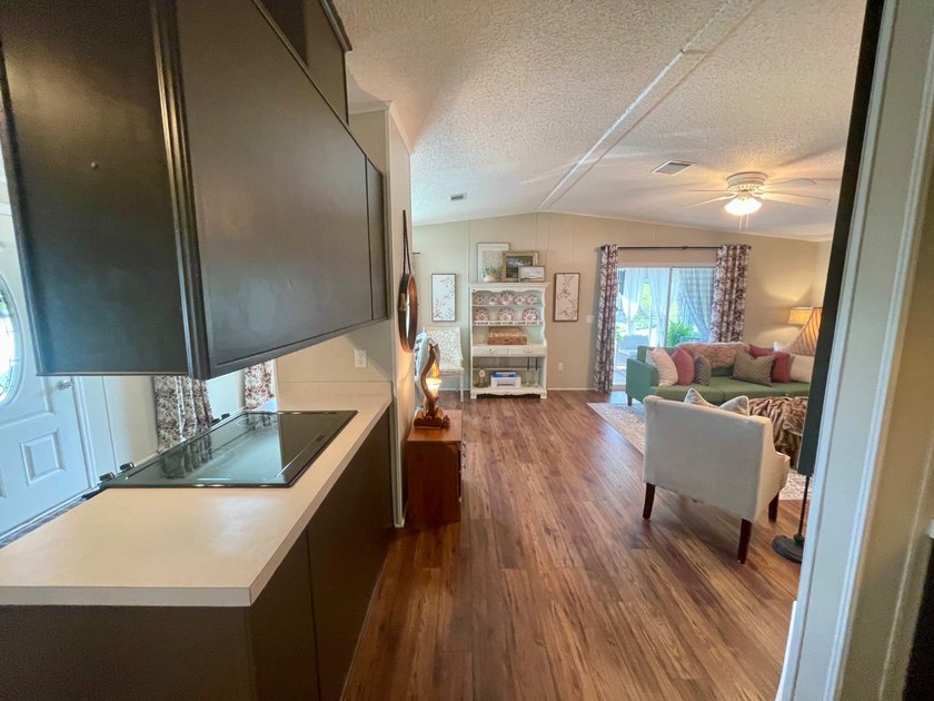 This home has been just reduced and is absolutely Adorable!! - photo 14