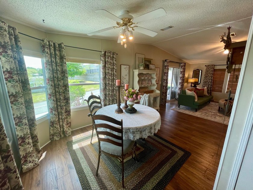 This home has been just reduced and is absolutely Adorable!! - photo 15