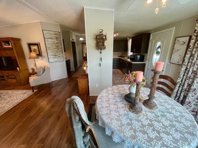 This home has been just reduced and is absolutely Adorable!! - photo 16