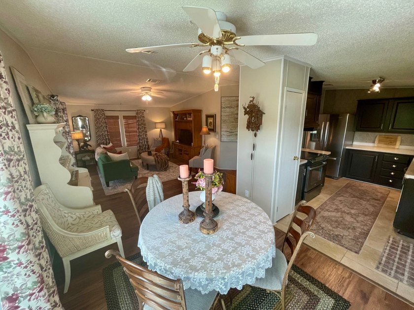 This home has been just reduced and is absolutely Adorable!! - photo 17