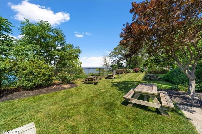 Recently remodeled throughout, this unit offers everything you - photo 18