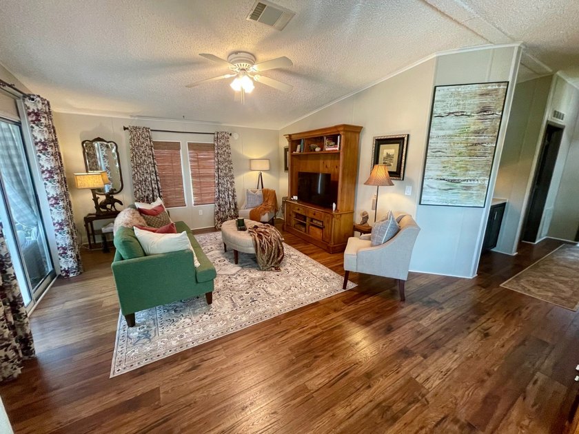 This home has been just reduced and is absolutely Adorable!! - photo 19