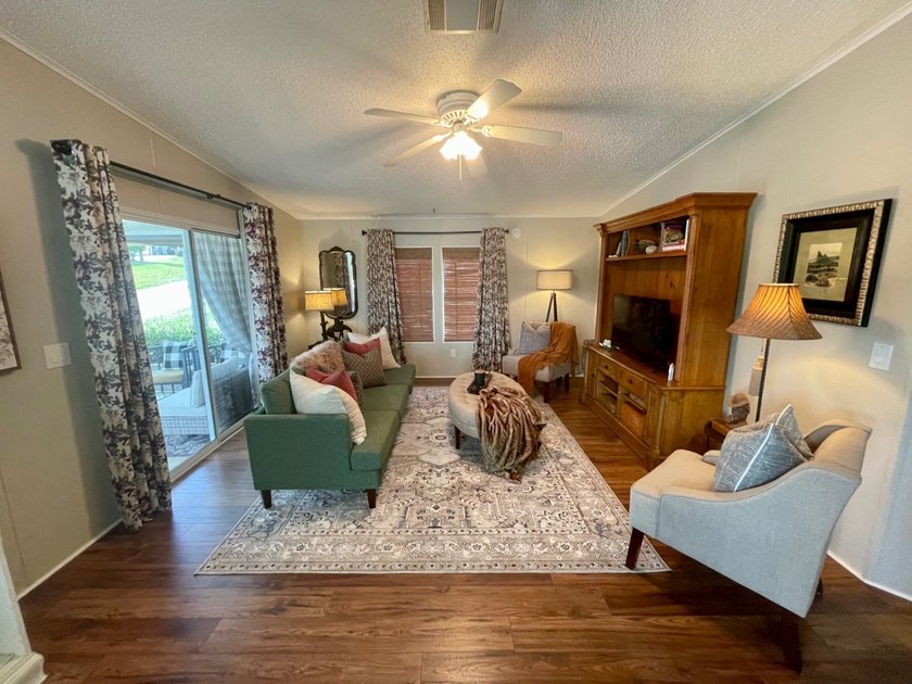 This home has been just reduced and is absolutely Adorable!! - photo 20