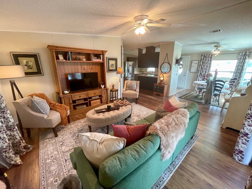 This home has been just reduced and is absolutely Adorable!! - photo 21