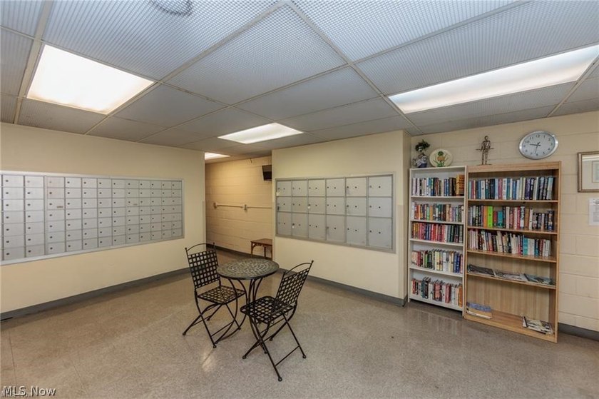 Recently remodeled throughout, this unit offers everything you - photo 27