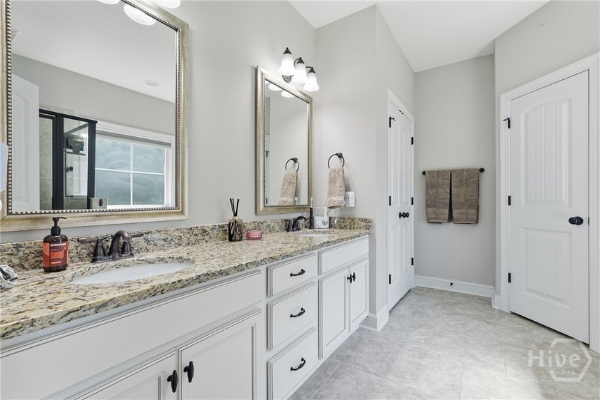 Luxury Living with Space, Style &amp; a Private Backyard Oasis! - photo 29
