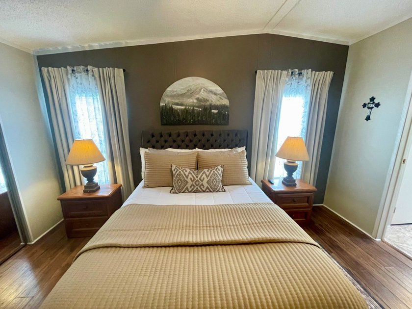 This home has been just reduced and is absolutely Adorable!! - photo 31