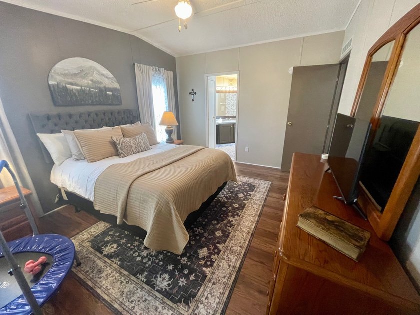 This home has been just reduced and is absolutely Adorable!! - photo 33