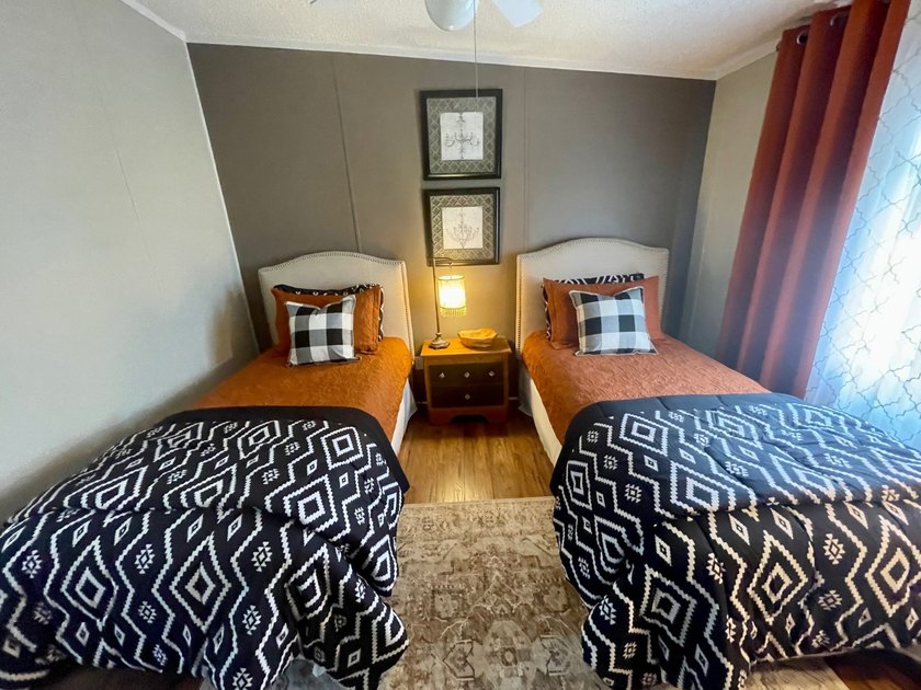 This home has been just reduced and is absolutely Adorable!! - photo 40