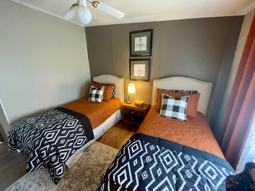 This home has been just reduced and is absolutely Adorable!! - photo 41