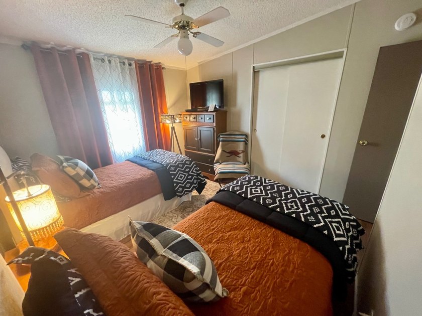 This home has been just reduced and is absolutely Adorable!! - photo 42