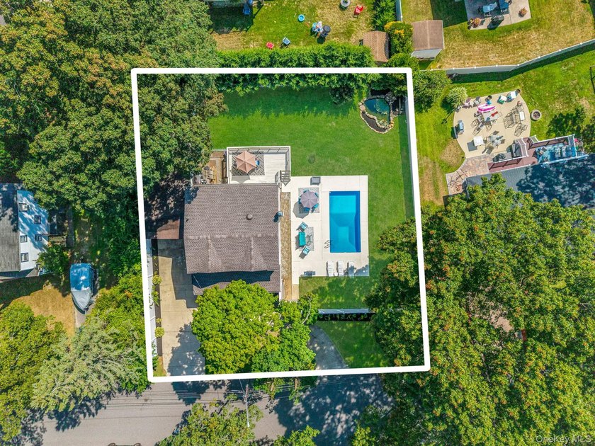 Beautiful West Islip Colonial on a huge double lot with - photo 27