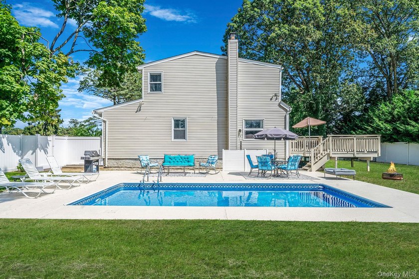 Beautiful West Islip Colonial on a huge double lot with - photo 31