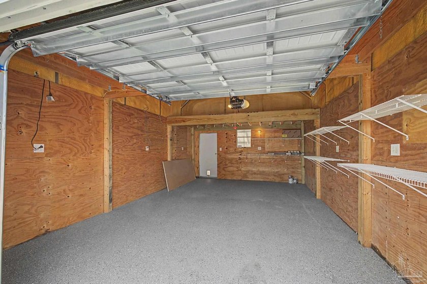 Stunning, fully remodeled 3-bedroom, 2-bath split-floorplan home - photo 50