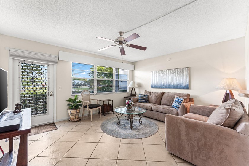 Quaint 1-bedroom, 1-bath lakefront condo located in desirable - photo 3