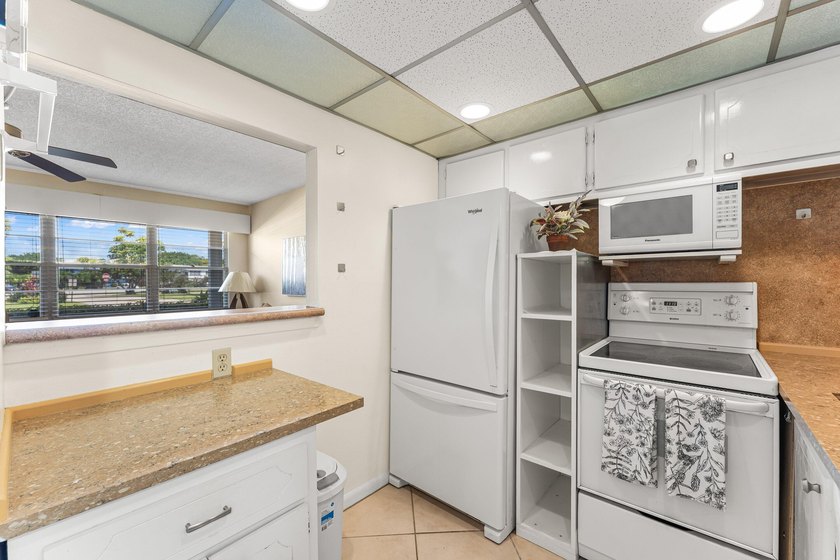 Quaint 1-bedroom, 1-bath lakefront condo located in desirable - photo 6