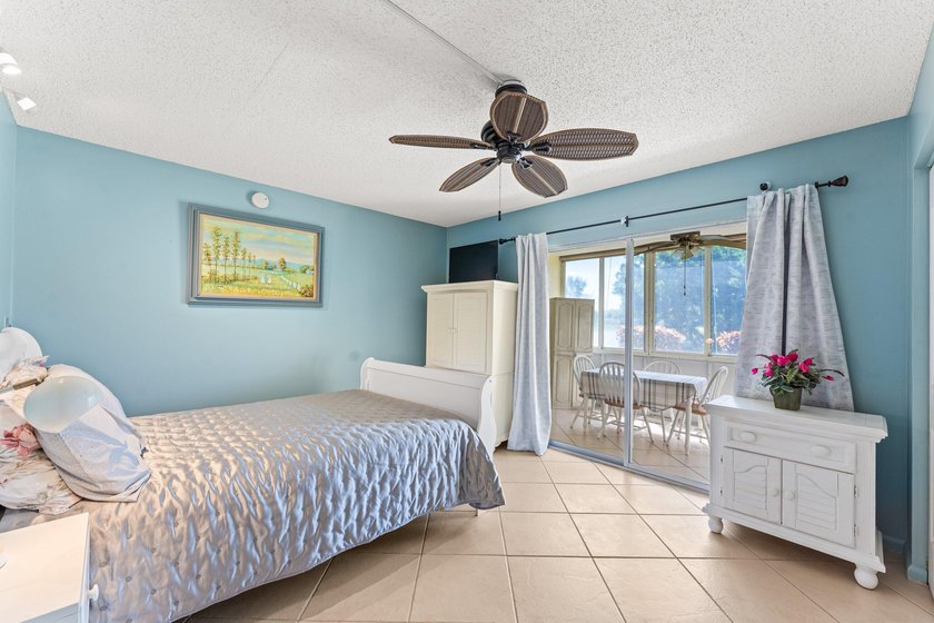 Quaint 1-bedroom, 1-bath lakefront condo located in desirable - photo 7