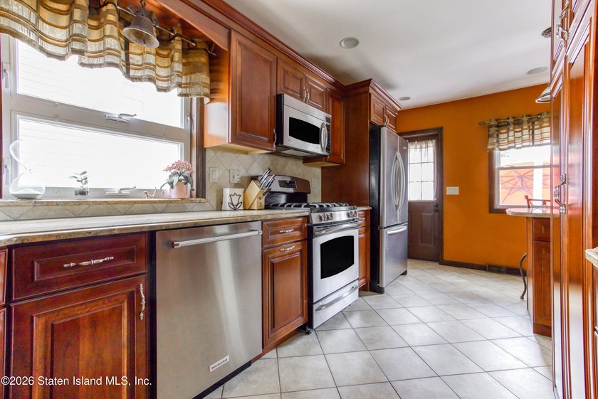 Welcome to 26 Dakota Pl, a single family detached colonial in - photo 12