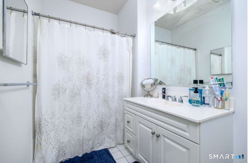 Downtown Stamford Living at Its Best! This fantastic 2-bed - photo 17