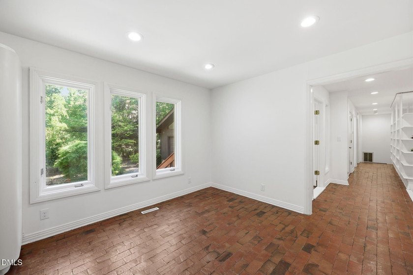 Beautiful modernist inspired home situated on a large wooded lot - photo 20