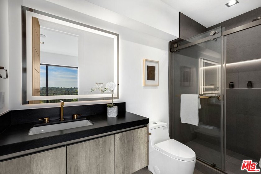 View property nestled in the hills of Encino, this newly - photo 24