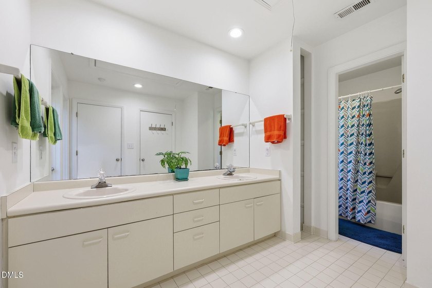Beautiful modernist inspired home situated on a large wooded lot - photo 40
