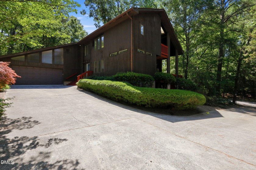 Beautiful modernist inspired home situated on a large wooded lot - photo 47