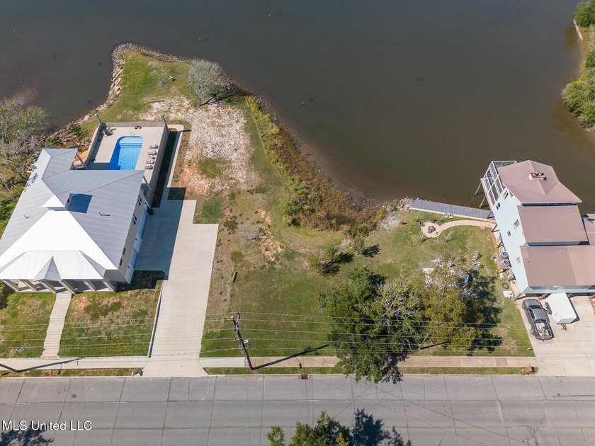 Here is a rare opportunity to own open water waterfront property - photo 3