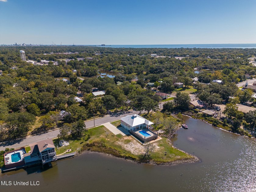 Here is a rare opportunity to own open water waterfront property - photo 10