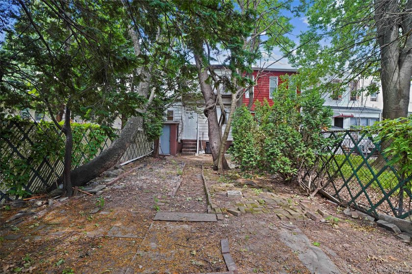 Welcome to 294 Hemlock Street, a classic Brooklyn row house - photo 36