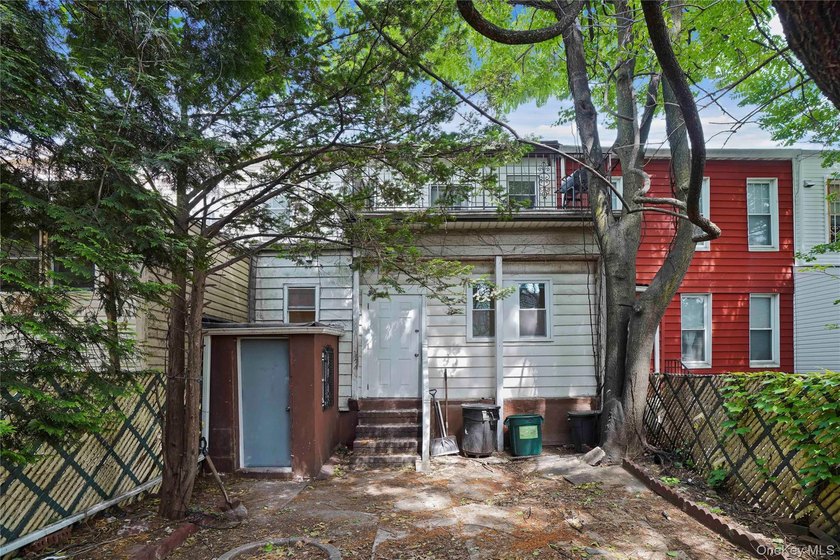 Welcome to 294 Hemlock Street, a classic Brooklyn row house - photo 37