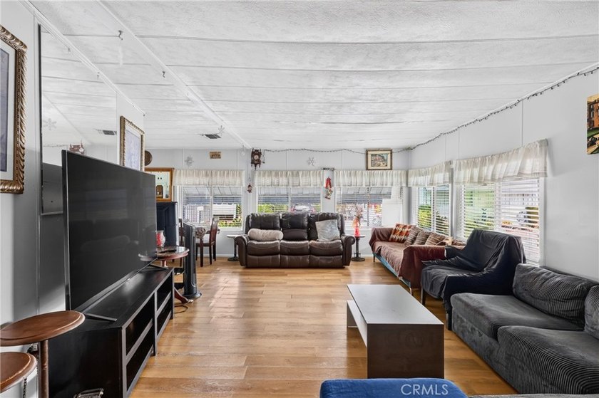 Welcome to this inviting 3-bedroom, 2-bath mobile home offering - photo 11