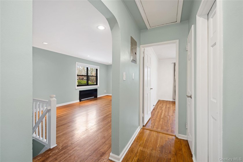 Welcome to this beautifully maintained 2-bedroom upper garden - photo 16