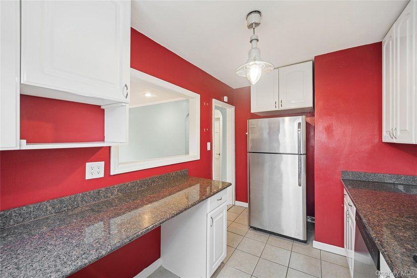 Welcome to this beautifully maintained 2-bedroom upper garden - photo 18