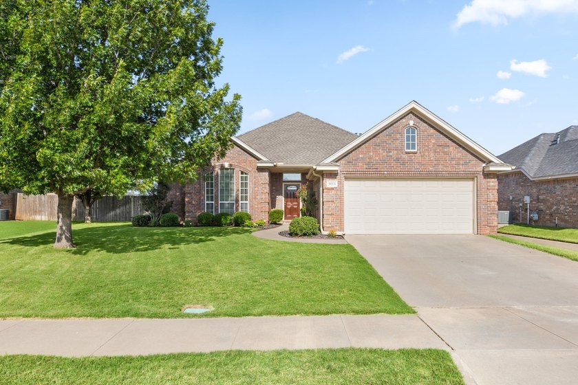 Move in ready home by RJ Wachsman with fresh interior paint - photo 2