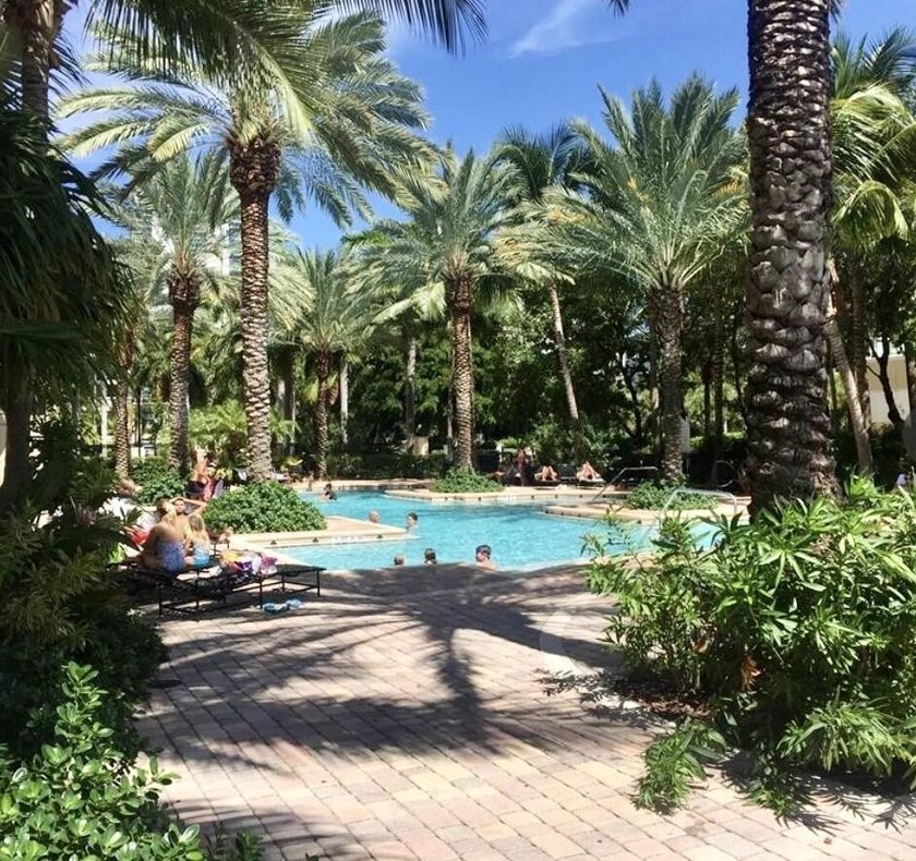UNBEATABLE LOCATION IN THE HEART OF SUNNY ISLES, ENJOY THIS - photo 2
