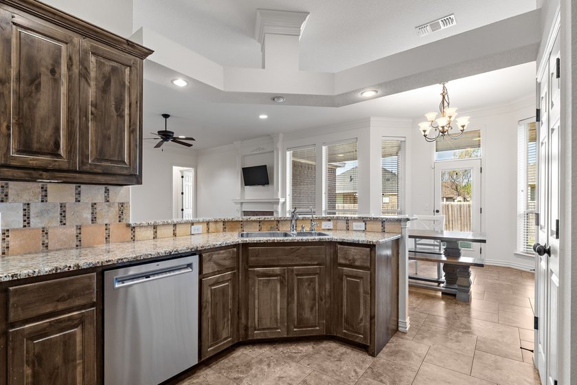 Move in ready home by RJ Wachsman with fresh interior paint - photo 5