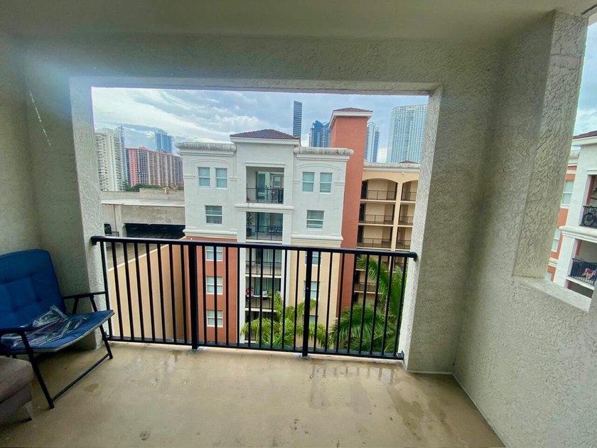 UNBEATABLE LOCATION IN THE HEART OF SUNNY ISLES, ENJOY THIS - photo 5