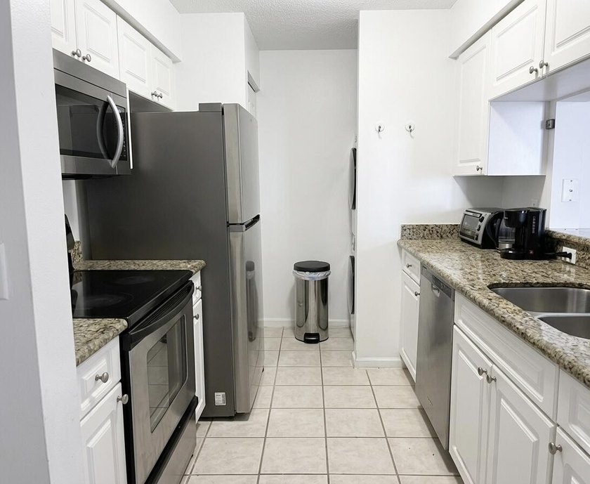 UNBEATABLE LOCATION IN THE HEART OF SUNNY ISLES, ENJOY THIS - photo 6