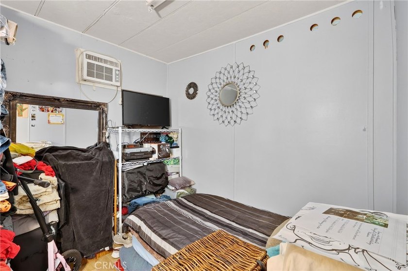 Welcome to this inviting 3-bedroom, 2-bath mobile home offering - photo 31