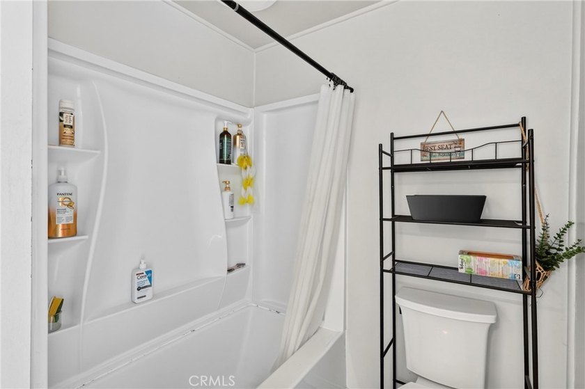 Welcome to this inviting 3-bedroom, 2-bath mobile home offering - photo 36