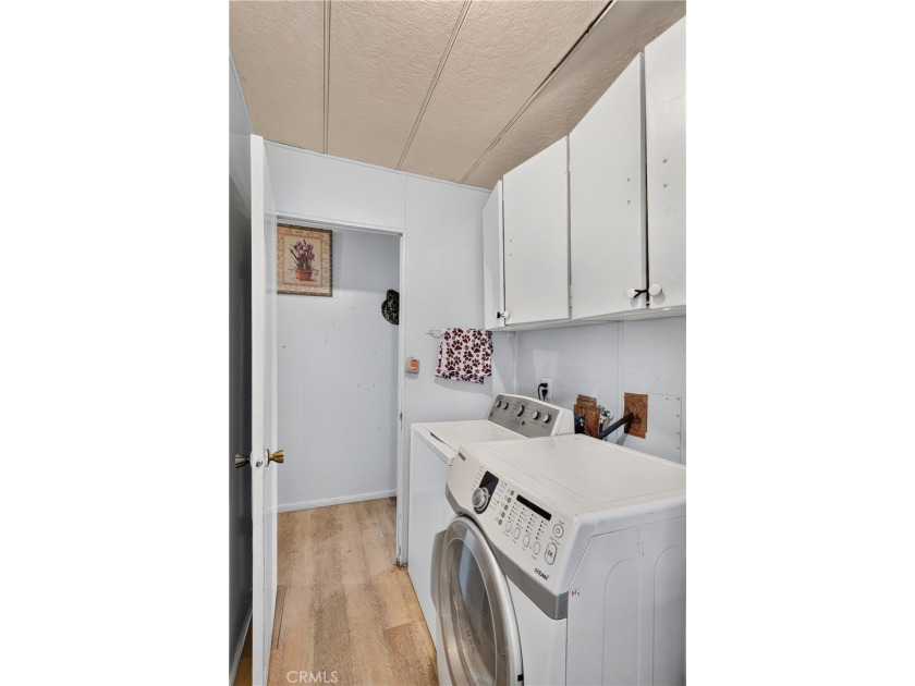 Welcome to this inviting 3-bedroom, 2-bath mobile home offering - photo 38