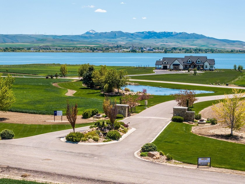 Experience elevated recreational living at Waters Edge, American - photo 4