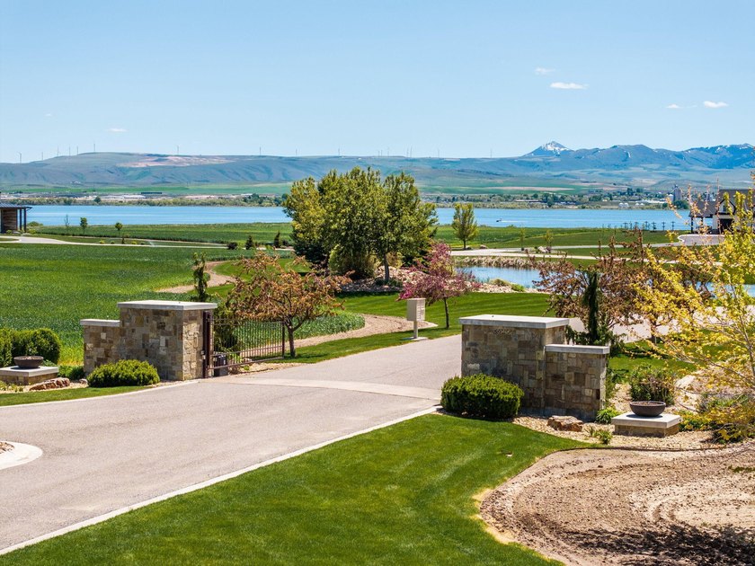 Experience elevated recreational living at Waters Edge, American - photo 6