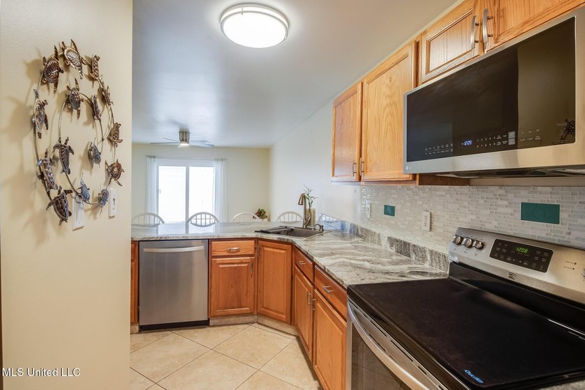 Beautifully Updated Two-Bedroom Condo in Prime Location! - photo 6