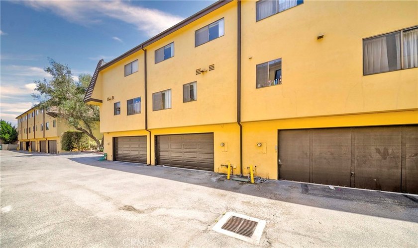 Best Priced Townhouse in north Torrance near Carr Elementary - photo 2