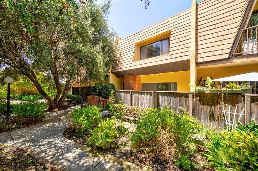 Best Priced Townhouse in north Torrance near Carr Elementary - photo 3